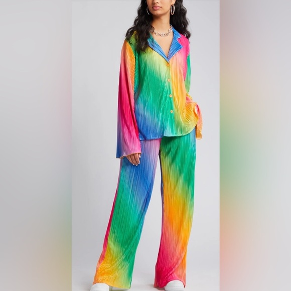 Dressed IN LALA Size Small Notched Collar Plissé Top & High Waist Pants Set - Picture 2 of 8